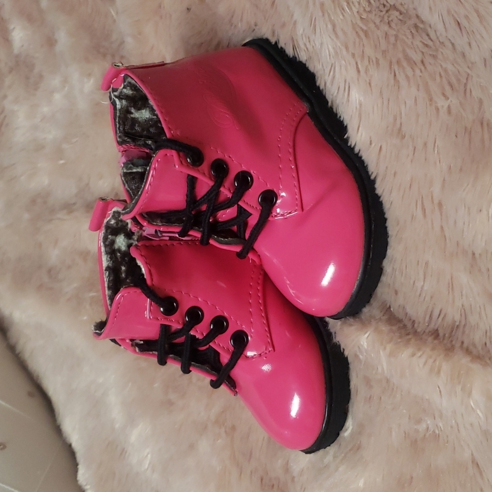 Toddler pink boots size 5